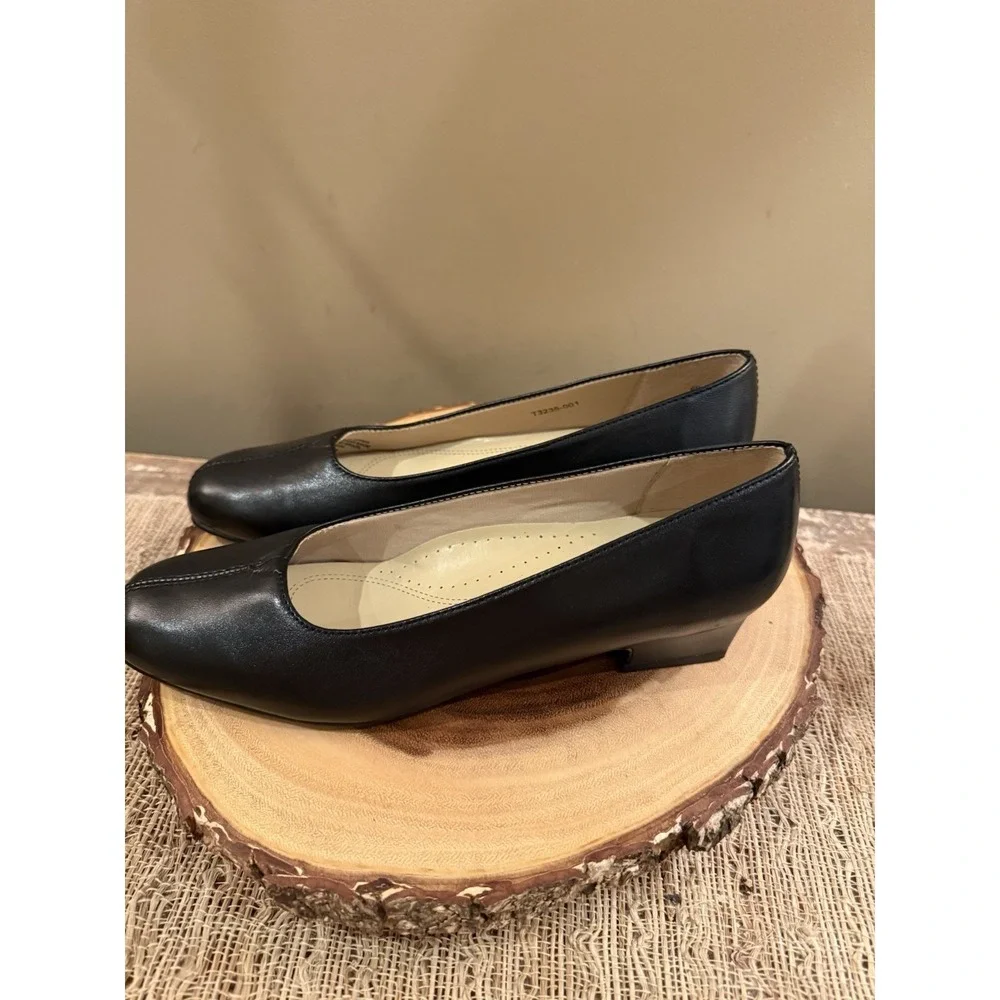Trotters T3235-001 DORIS Women's NEW Low Heeled Pump Black Sz-6N